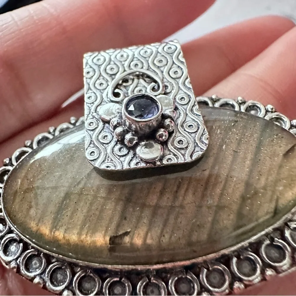 Handcrafted Artisan Jewelry Labradorite Pendant Accent Art to Wear 3331